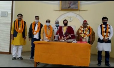 वाराणसी के कोतवाली थाना अंतर्गत नगर निगम टाउनहाल मिनी सदन में कार्यकारिणी चुनाव में मध्यमेश्वर पार्षद भैयालाल लाल यादव हुए विजयी।