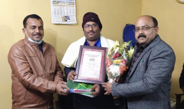 काशी गौरव सम्मान से सम्मानित हुए आराजीलाइन के  बीईओ  स्कंद गुप्ता