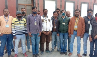 कैंट स्टेशन पर रेट लिस्ट को लेकर ठेकेदारों से विवाद के चलते फल वेंडरों ने किया हड़ताल, यात्री हो रहे परेशान