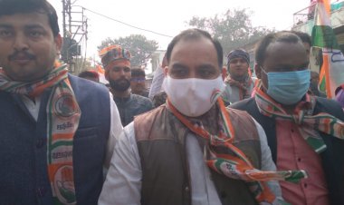 अखिल भारतीय राष्ट्रीय कांग्रेस के 136वे स्थापना दिवस पर  कांग्रेसियो ने निकाला पैदल य़ात्रा