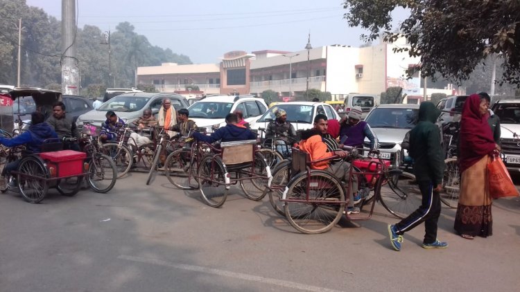 जीवन ज्योति विकलांग कल्याण समाज सेवा समिति द्वारा आज जिला मुख्यालय पर सौंपा गया ज्ञापन