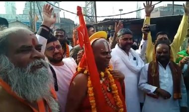 विश्वनाथ कॉरिडोर का संत द्वारा किया गया निरीक्षण