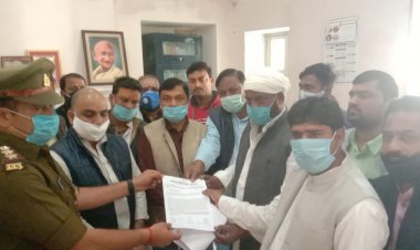 पूर्व विधायक अजय राय का शस्त्र निरस्त होने को लेकर कांग्रेसी कार्यकर्ता पहुंचे वाराणसी जोन