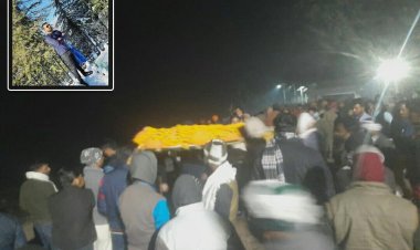 लखनऊ शूटआउट में मारे गए मोहम्मदाबाद गोहना के पूर्व ब्लाक प्रमुख अजीत सिंह का अंतिम संस्कार गाजीपुर में किया गया, अजीत के इकलौते बेटे अविरल ने मुखाग्नि दी