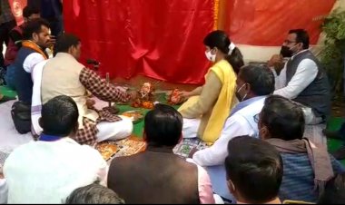 मिर्जापुर नटवा तिराहा का सुंदरीकरण व चौड़ीकरण के कार्य का सांसद महोदय के हाथों हुआ शुभारंभ