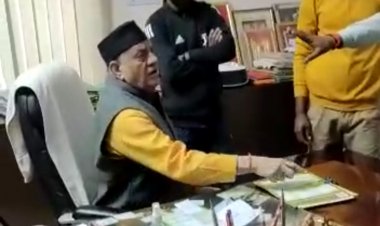 महिला सशक्तिकरण की बात करने वाले पूर्व विधायक ने किया छेड़खानी