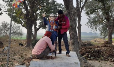 जंसा थाना क्षेत्र के राखी नेवादा  गांव में पुलिस और ग्रामीणों के बीच जमकर बजे लाठी-डंडे, वह चले इट