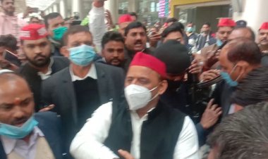 मोदी के गढ़ में अखिलेश का किसान विरोधी बिल पर जवाबी हमला