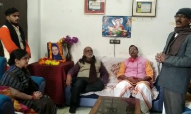 मिर्जापुर स्वo डॉo ओमप्रकाश पांडेय को नगर विधायक ने श्रधांजलि अर्पित किया
