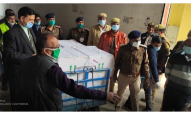 मुंबई से लाया गया कोरोना वैक्सीन का टिका