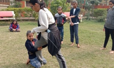 खुद की रक्षा करेगी आधी आबादी