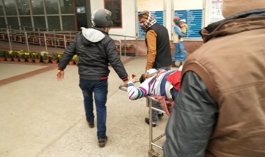 बदमाशों का वाराणसी पुलिस को चुनौती,आंख खुलते ही पत्रकार और  पुत्र पर किया जानलेवा हमला