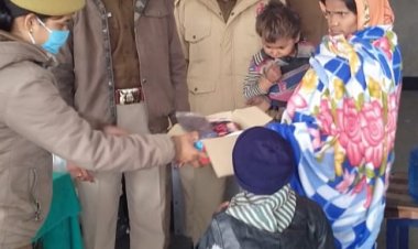 कड़ाके के ठंड में गरीबों का मसीहा बने  थानाध्यक्ष अविनाश कुमार सिंह