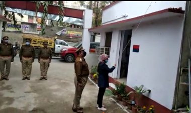 72वें गणतंत्र दिवस पर समस्त थानों पर बेटियों ने शान से फहराया तिरंगा