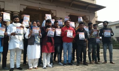 कांग्रेसी कार्यकर्ताओ ने प्रदर्शन कर सरकार से पूछे सवाल