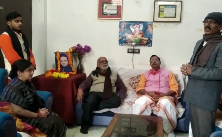 मिर्जापुर स्वo डॉo ओमप्रकाश पांडेय को नगर विधायक ने श्रधांजलि अर्पित किया