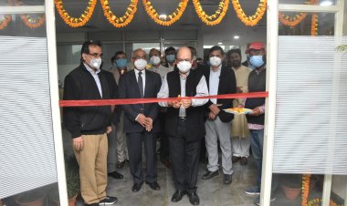 कुलपति प्रो. राकेश भटनागर ने सेन्ट्रल डिस्कवरी सेन्टर में विश्वविद्यालय के संगणक केन्द्र का किया उद्घाटन