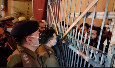 BHU के हॉस्टल में मिला असलहा, आरोपी की गिरफ्तारी को लेकर छात्रों ने किया प्रदर्शन