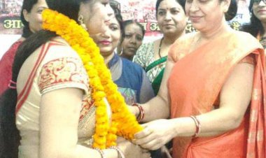 काशी विश्वनाथ दल की महानगर अध्यक्ष महिला सभा की, सारिका सिन्हा बनी