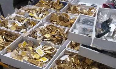 ब्रांडेड कंपनियों के डुप्लीकेट घड़ियों का कर रहे थे कारोबार,  पुलिस छापेमारी में हुआ भंडाफोड़