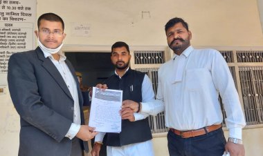 स्वदेशी हिंद पार्टी के कार्यकर्ता पहुंचे जिलाधिकारी कार्यालय, सौंपा ज्ञापन