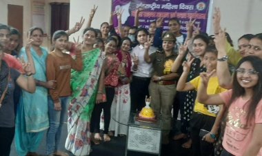 महिला साइबर अपराध एवं बचाव के बारे में बताया सिंघम ने