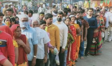 श्रद्धालुओं का उमड़ा जनसैलाब,बम - बम हुई काशी