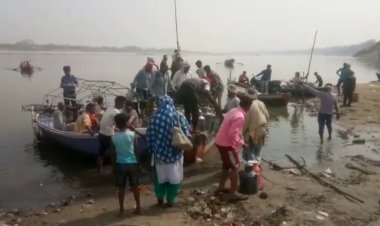 नाविकों की बल्ले-बल्ले, जान जोखिम में डालकर लोग कर रहे हैं गंगा पार..