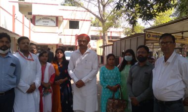 काशी विश्वनाथ दल के प्रतिनिधिमंडल ने वाराणसी जिलाधिकारी से की मुलाकात