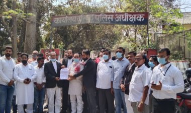 महानगर कांग्रेस कमेटी के कार्यकर्ताओ ने पूर्व विधायक की सुरक्षा की मांग को लेकर एसपी को सौंपा ज्ञापन