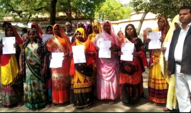 मतदान केंद्र दूर होने के कारण ग्राम वासियों ने, मिर्जापुर जिला अधिकारी को दिया ज्ञापन..