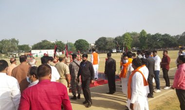 एक दिवसीय  दौरे पर वाराणसी पहुंचे केशव प्रसाद मौर्य..