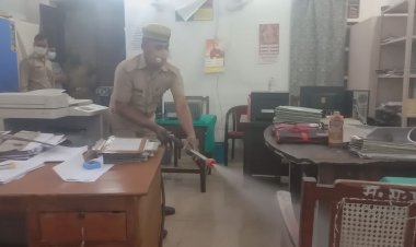 कोरोना के कहर को रोकने के लिए पुलिस ऑफिस को किया गया सैनिटाइजेशन