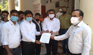 सेंट्रल बार एसोसिएशन के पदाधिकारियों ने जिलाधिकारी को जांच की मांग को लेकर सौंपा ज्ञापन..