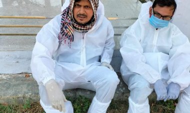 रोजा रखने के बाद भी दिन भर में चार से आठ करोना संक्रमित  व सामान्य शवों को दफना  रहे..