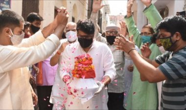 पंडित राजन मिश्र का अस्थि कलश पहुंचा बनारस, गंगा में प्रवाहित..