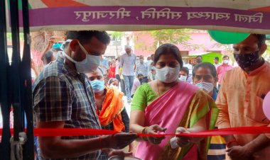 शुचिस्मिता मौर्या ने सामुदायिक स्वास्थ्य केंद्र में कोविड 19 टीकाकरण का किया उदघाटन..