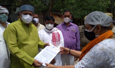 आशुतोष सिन्हा ने की आईटी सेल में कार्यरत पार्थ श्रीवास्तव के सुसाइड की सीबीआई जांच की मांग, डीएम को सौंपा ज्ञापन ...