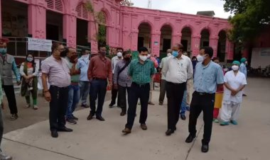 डीएम ने वादा निभाया, अस्पताल को शवों के लिए चार डीप फ्रीजर दिलवाया