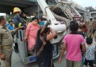 आग में फंसे लोगों को अग्नि शमन दल ने निकाला...