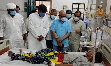 विश्वनाथ कॉरिडोर हादसे में घायल मजदूरों से मिला कांग्रेस का प्रतिनिधि मंडल, सरकार से 25 लाख के मुआवजे की मांग...