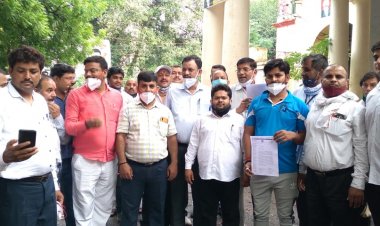 मंत्री के खिलाफ अधिवक्ताओं का आक्रोश, ज्ञापन सौंप की शासनादेश वापस लेने की मांग...