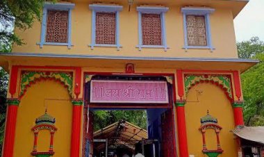 खुल गया बाबा विश्वनाथ और संकटमोचन दरबार, भक्त ऐसे कर रहे है दर्शन...