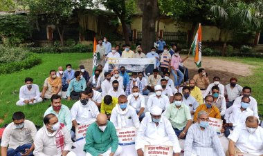 कांग्रेस ने धरना देकर सरकार को घेरा...