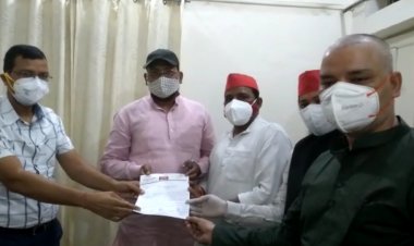 गंगा में नौका संचालन को लेकर सौंपा ज्ञापन...