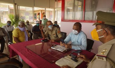 नाविकों संग अधिकारियों की बैठक...