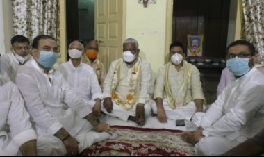 दिवंगत हुए पार्टी कार्यकर्ताओं के घर शोक संवेदना व्यक्त करने काशी पहुंचे भाजपा प्रदेश अध्यक्ष स्वतंत्र देव सिंह