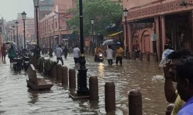 बारिश से पूरे शहर में जलजमाव, पानी भरने से वाहन चालक परेशान...