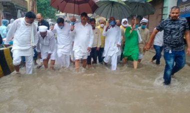 यूपी कांग्रेस अध्यक्ष पहुंचे काशी, बोले स्मार्ट सिटी केवल फोटो में...