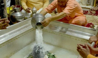 बाबा विश्वनाथ का मुख्यमंत्री ने किया पूजन, विश्वनाथ धाम का किया निरीक्षण...